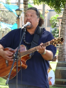 Willie K. plays a free night of music at to help raise funds for the Mo’okiha o Pi’ilani.  Photo by Wendy Osher © 2009.
